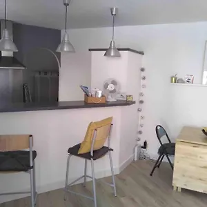 https://agreable-maison-de-village-57m2-au-coeur-du-thor.fr-provencehotel.com